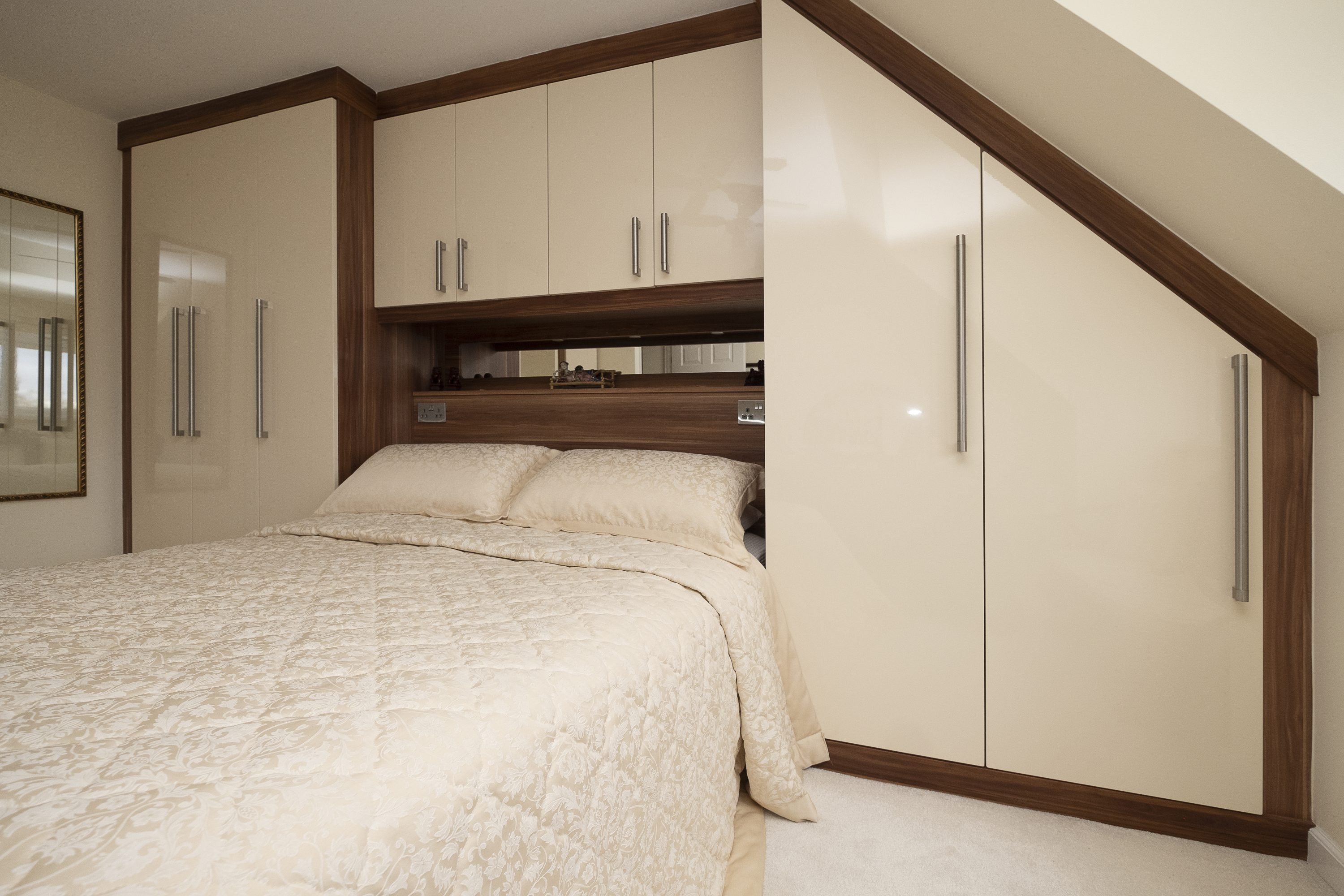 Pencil Round Design – Gloss Cream Doors with Opera Walnut Surround