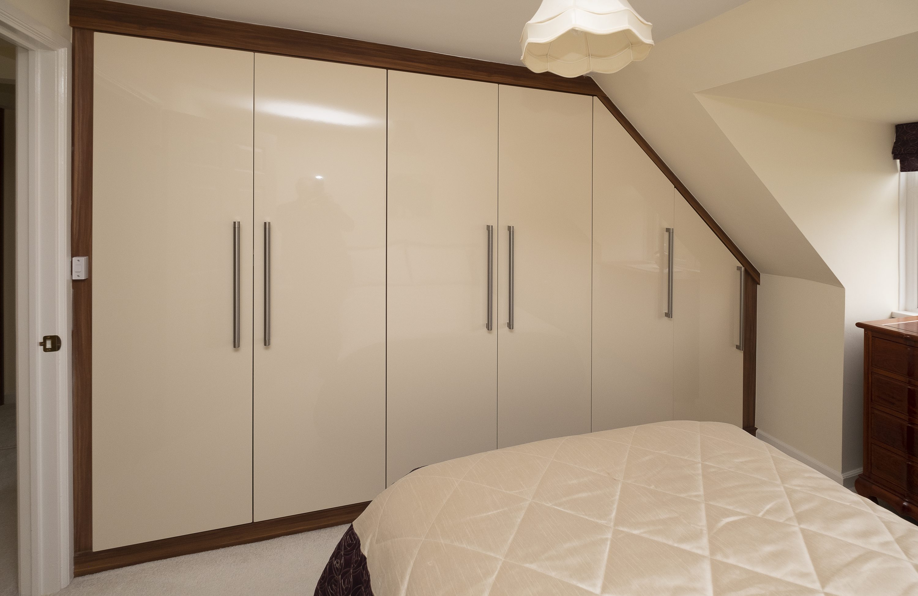 Pencil Round Design – Gloss Cream Doors with Opera Walnut Surrounds